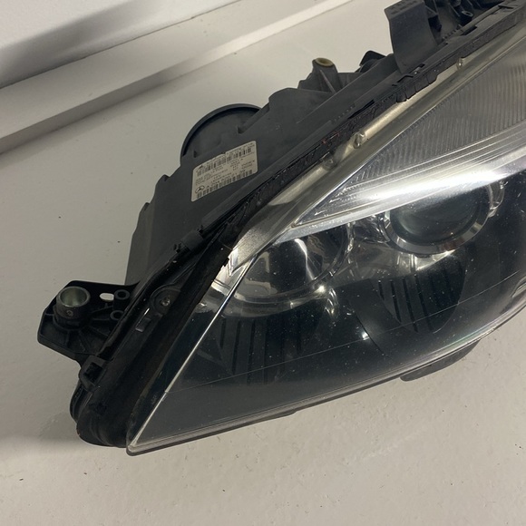 Mercedes Benz C Class Headlight 2008 2009 2010 2011 Driver Left Side (Used) - Picture 3 of 14
